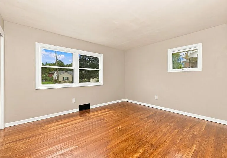 248 Canterbury Dr — Photo 9