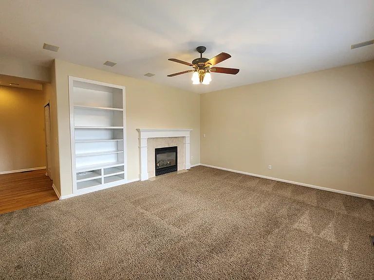 22359 E Lake Ln — Photo 7