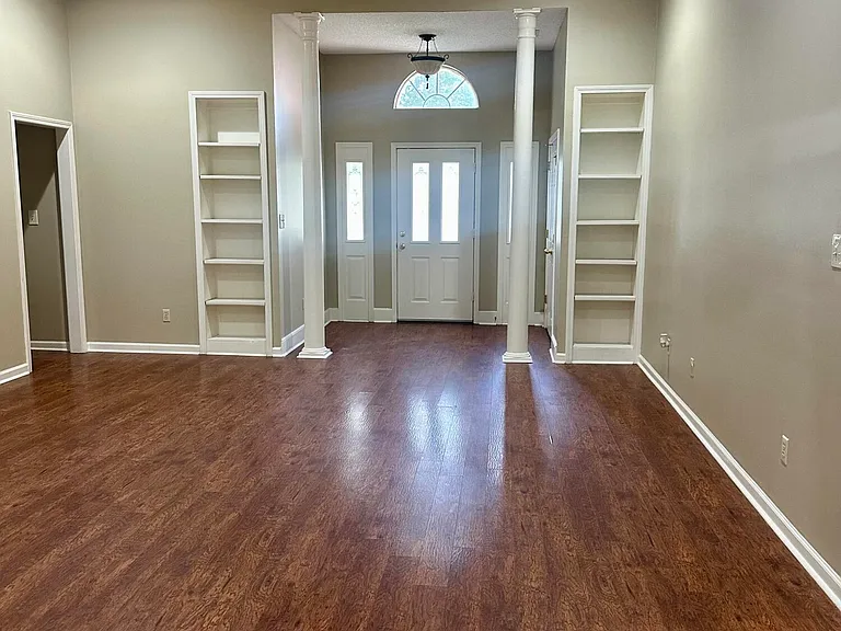 814 Byhalia Rd — Photo 2