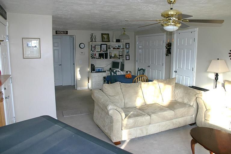 Living Room / Dining