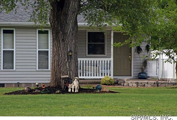 1st image of 4025 Central Ln