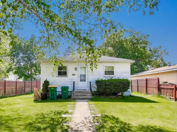 3104 Elizabeth Ave, Zion, IL 60099