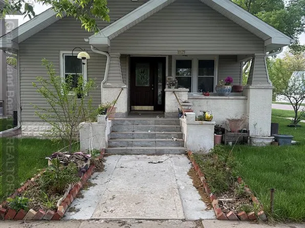 1021 W 11th St, Grand Island, NE 68801
