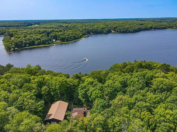 4th image of N16553 Lakeshore Dr