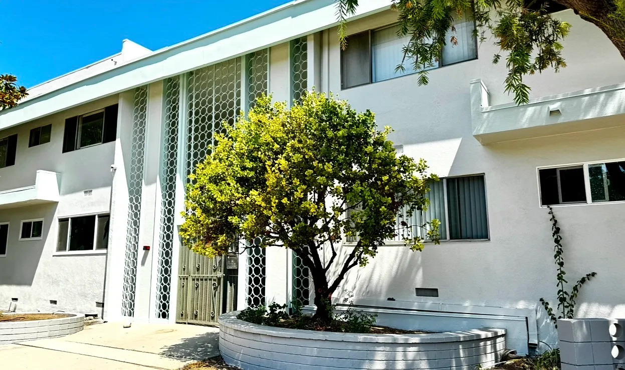 3166 S Sepulveda Blvd — Photo 2