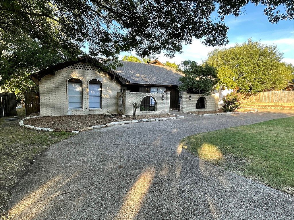 813 Clarence Dr, Woodway, TX 76712 Zillow