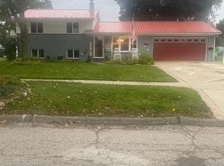 3954 Percy King Rd, Waterford, MI 48329