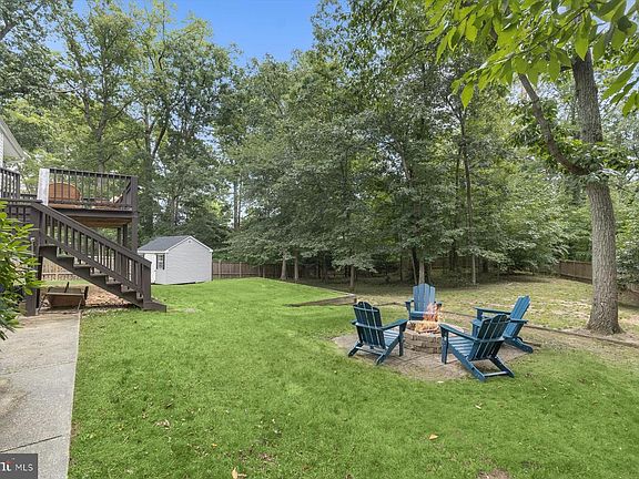 2nd image of 1309 Hawkins Ln
