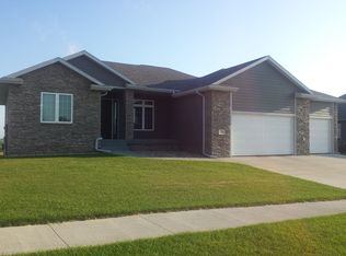 6580 Palm Valley Dr, Sioux City, IA 51106
