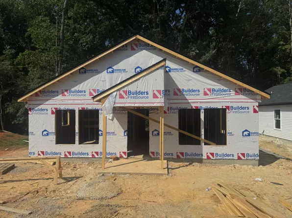 4 Poplar St, Woodruff, SC 29388