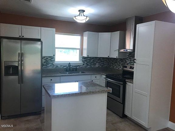 3rd image of 2519 Avenido Del Pinar St