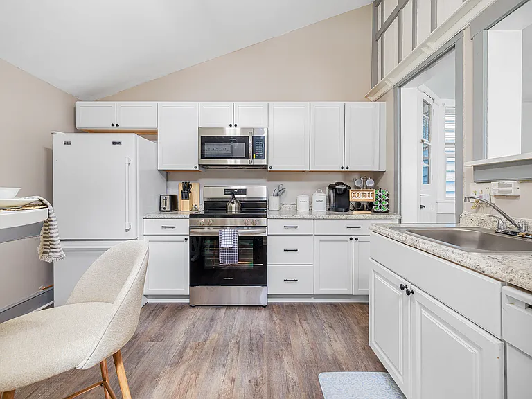 209 George St — Photo 12