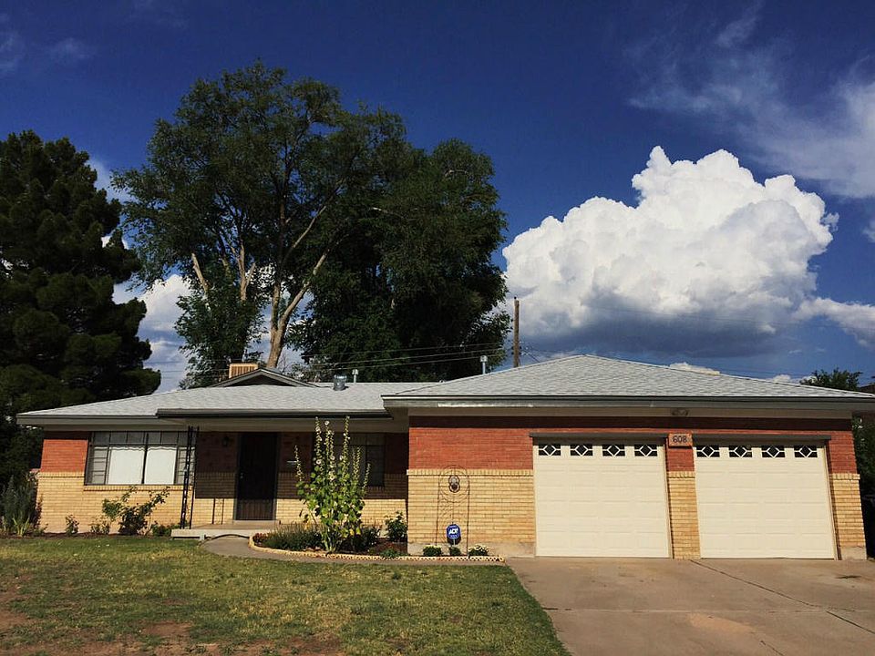 1st image of 608 Alvarado Dr NE