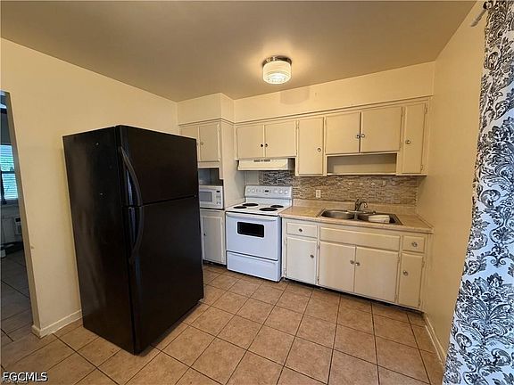 3rd image of 4902 Victoria Dr #1