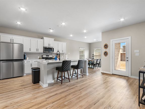4th image of 797 Vineyard Way