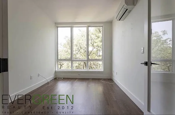 Rented by Evergreen Apartments BK | media 5