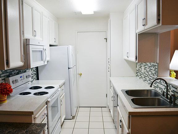 New washer and dryer, conveniently placed in the small utility room by the Kitchen.