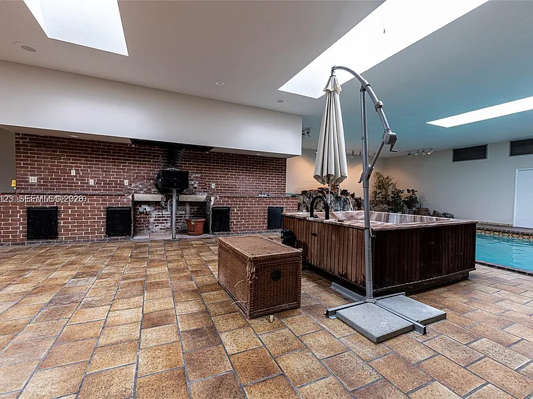236 N Federal Hwy #201 — Photo 40