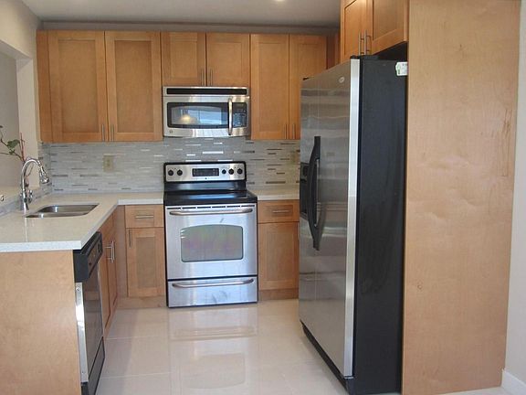 5th image of 454 NE 210th Circle Ter #B