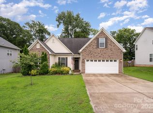 220 Ridge Dr, Harrisburg, NC 28075