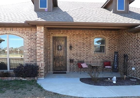 2nd image of 2306 Briarwood Dr