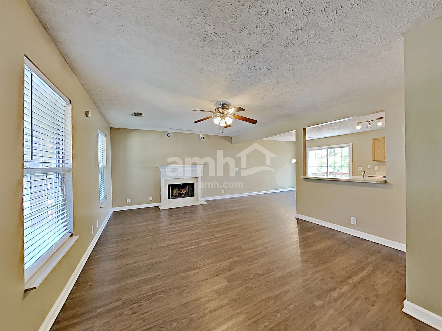 3 bed, 2.5 bath, 1666 sqft, $2,190 — Photo 4