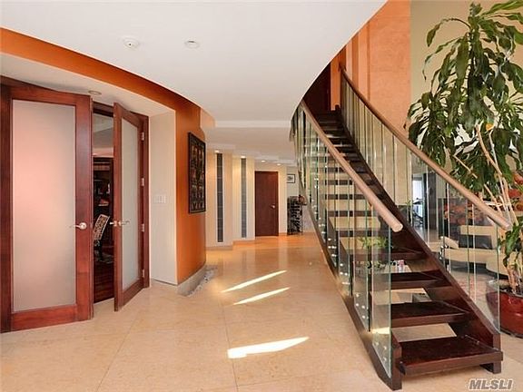 3rd image of 310 Dolphin Dr