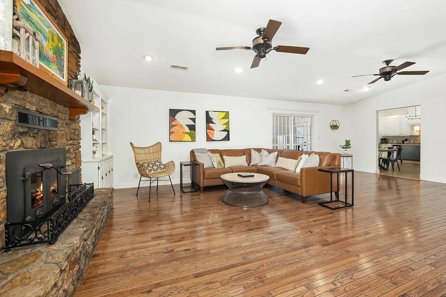 5 bed, 4.0 bath, 4650 sqft, $12,168 — Photo 3