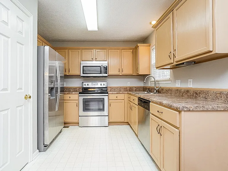 103 Rockton Ct — Photo 7