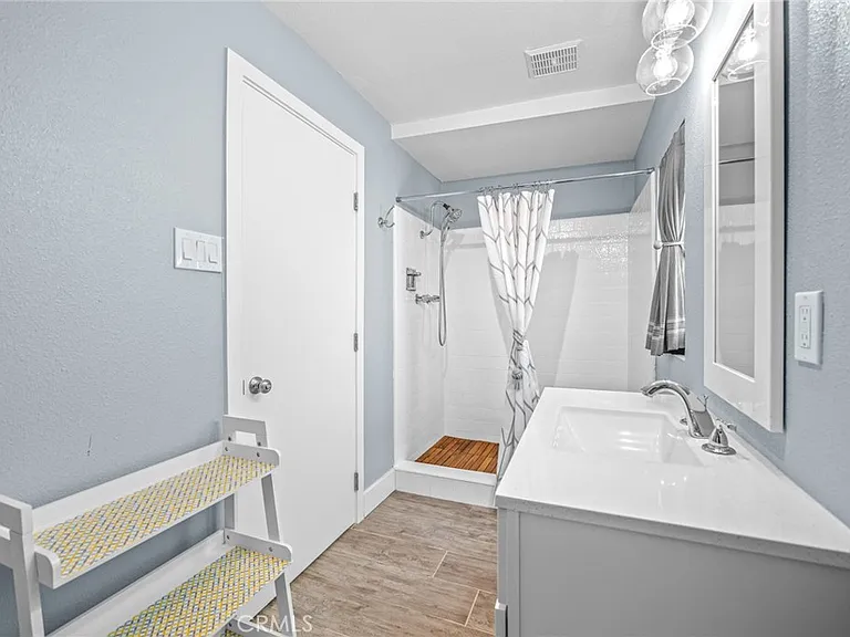7432 Dumosa Ave #1/2 — Photo 15