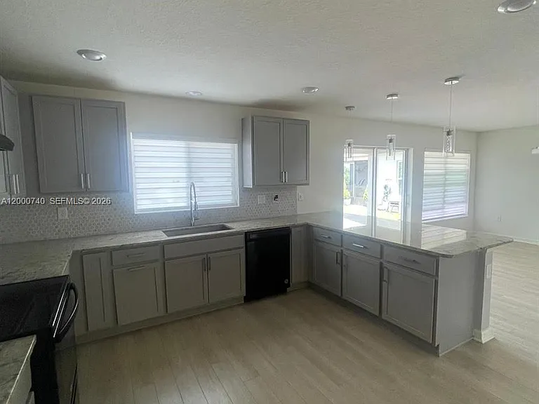 594 Preserve Pointe Blvd — Photo 15