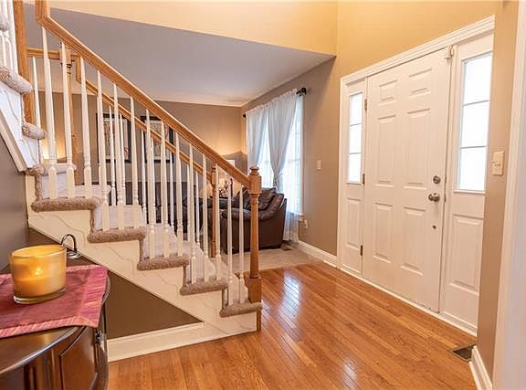 2nd image of 20 Country Side Ct