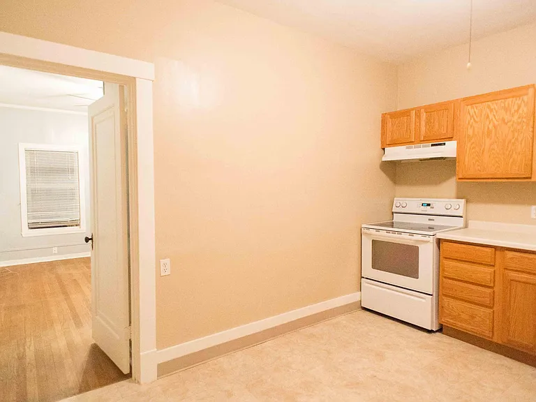 1240 Broadway N #2 — Photo 8