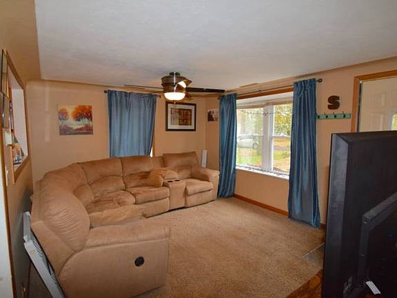 Good size living room with new carpet