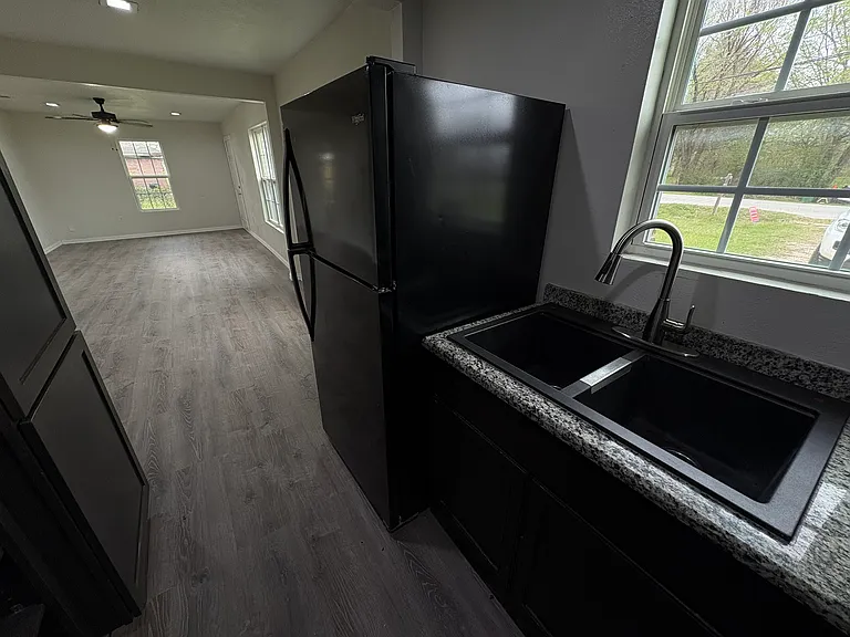 436 N Bryant Ave — Photo 4