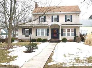 612 S Main St, Eureka, IL