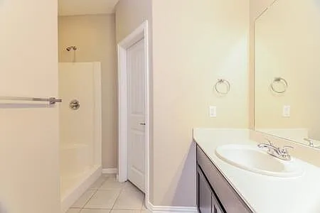 4 bed, 2.5 bath, 1925 sqft, $1,999 — Photo 4