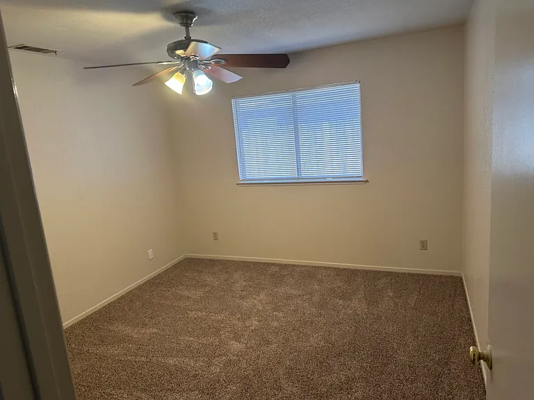 27 N Jasmine Ave — Photo 5