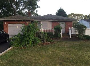 424 Fir Grove Rd, Ronkonkoma, NY 11779