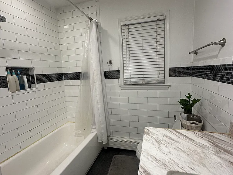 204 W Sherman Ave — Photo 3