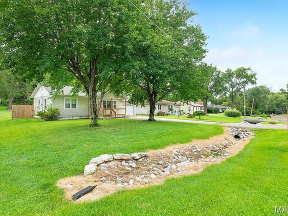 3rd image of 438 W Rosedale Dr