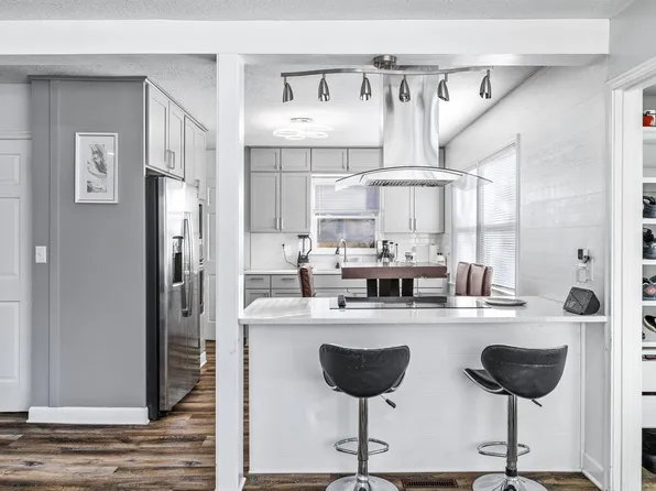 975 Hyacinth Ave E, Saint Paul, MN 55106