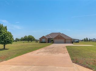4900 Eric Ln, Mustang, OK 73064