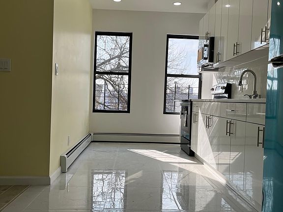2nd image of 3118 Seymour Ave Floor 3