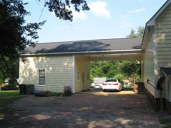 3rd image of 420 Wells Dr