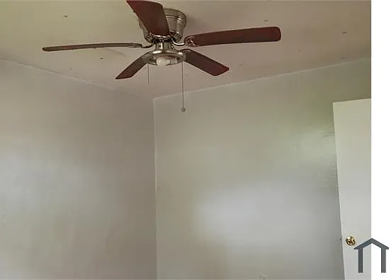 140 W Palmer Ave — Photo 3