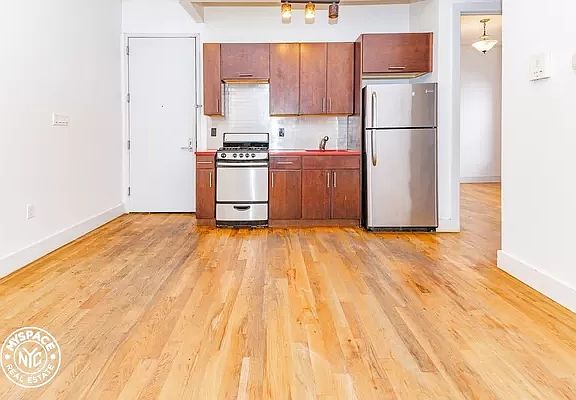 4th image of 54 Lewis Ave #4E