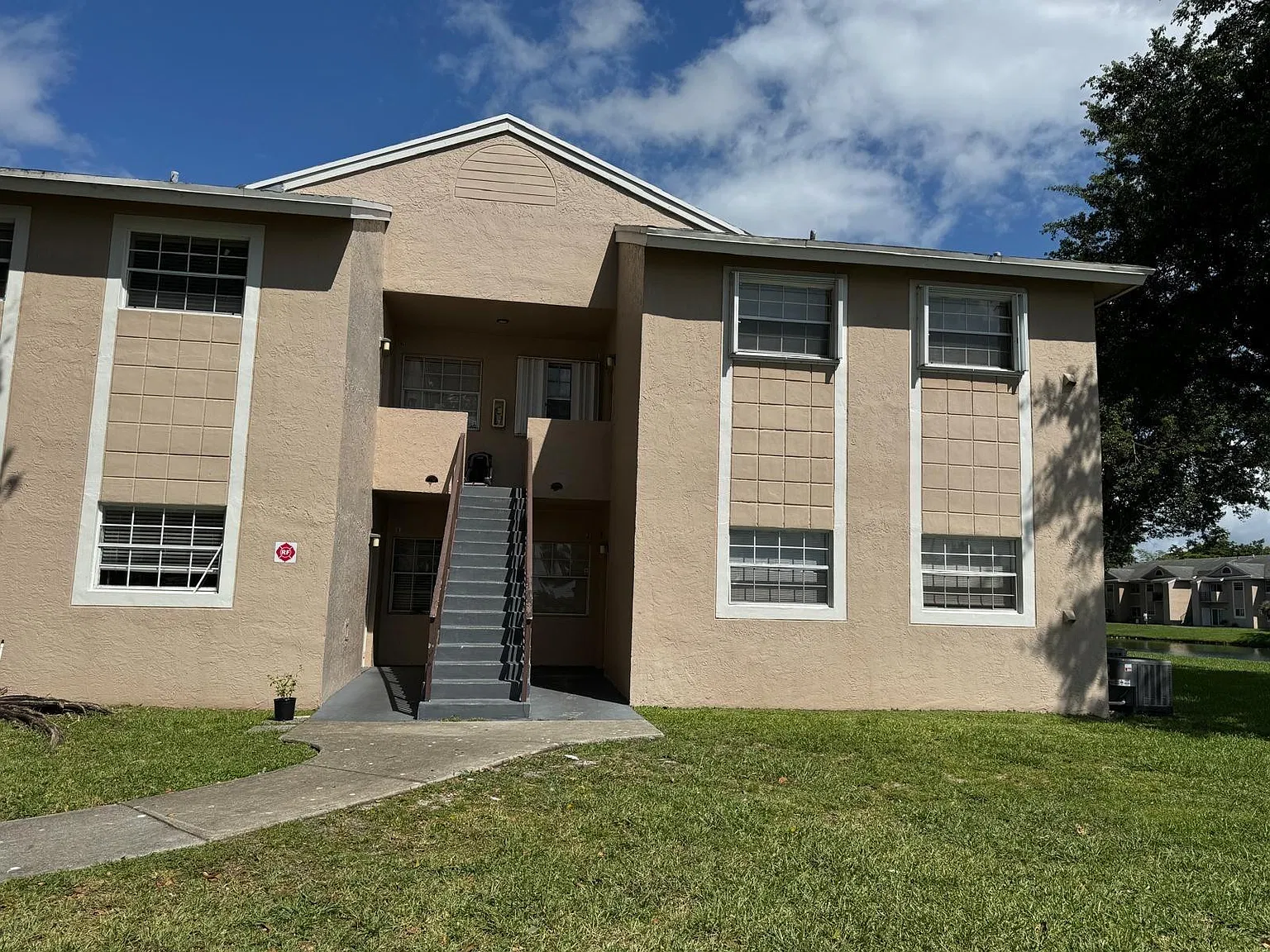 3 bed, 2.0 bath, 1093 sqft, $2,475 — Photo 4