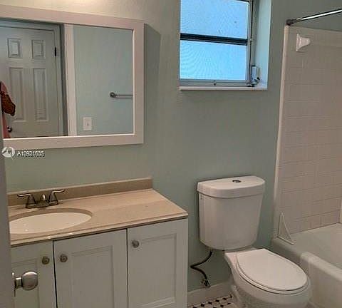 4th image of 411 SW 11th Ave #7