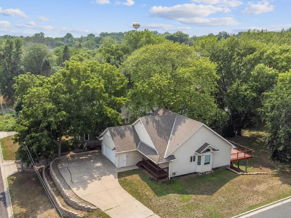 6141 Maple St, Rockford, MN 55373